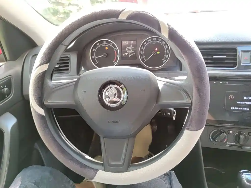 Skoda Rapid Spaceback 2017 — фото 10