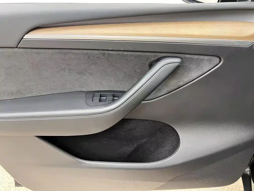 Tesla Model Y 2021 — фото 13