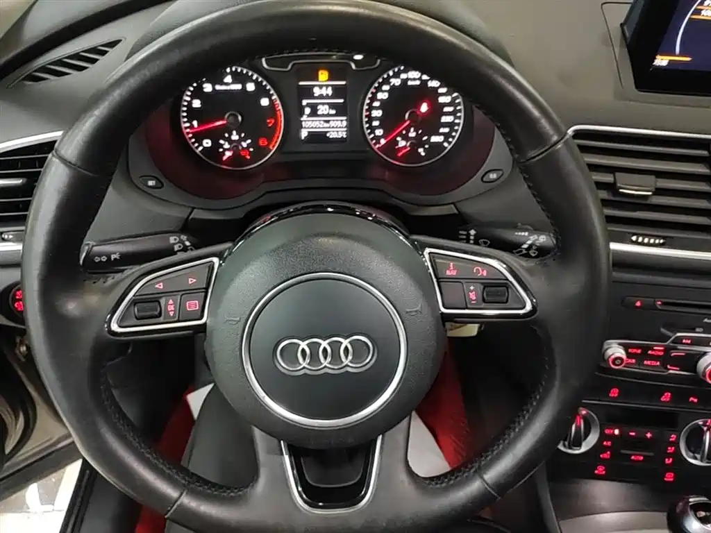 Audi Q3 2016 — фото 11