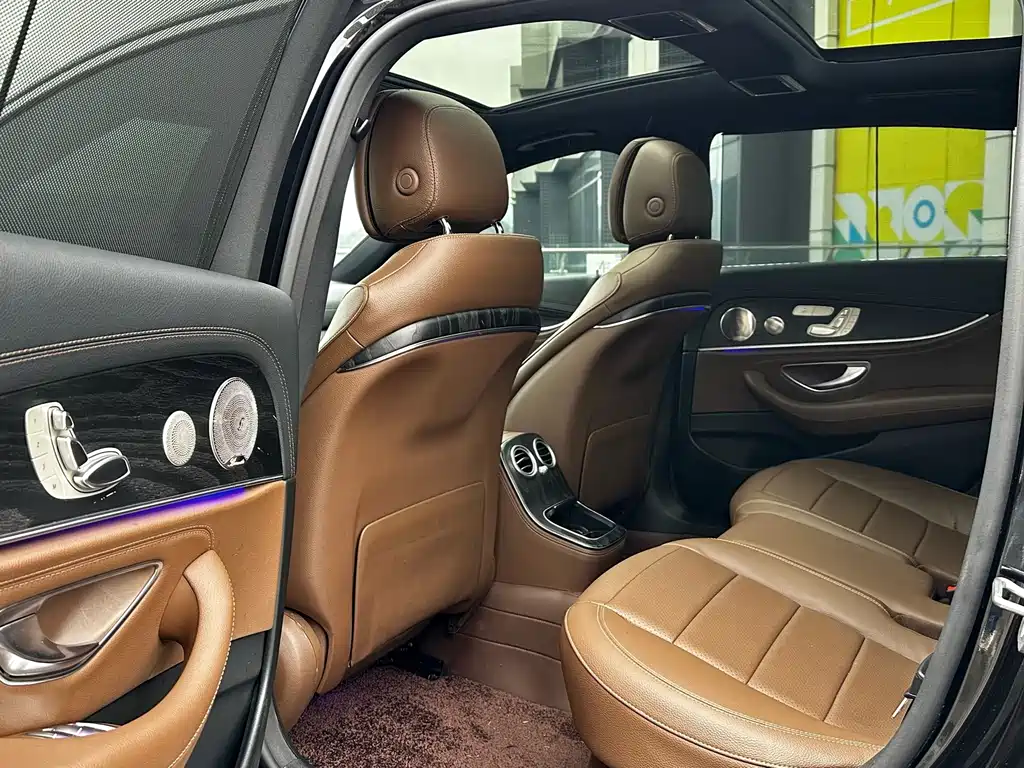 Mercedes-Benz E-Class 2022 — фото 6