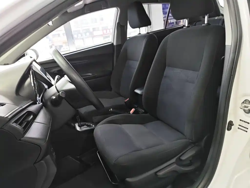 Toyota Yaris L 2017 — фото 15