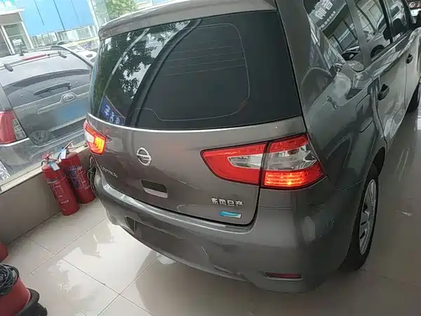 Nissan Livina 2015