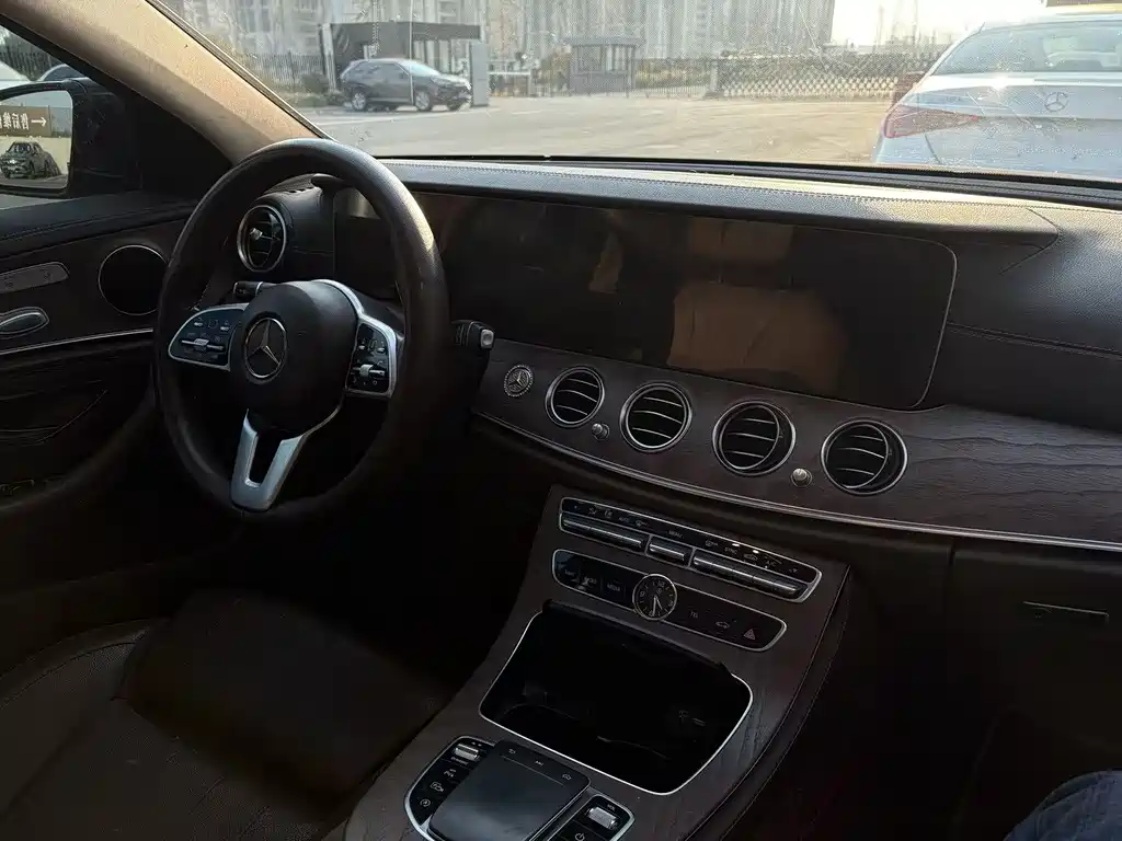 Mercedes-Benz E-Class 2019 — фото 11