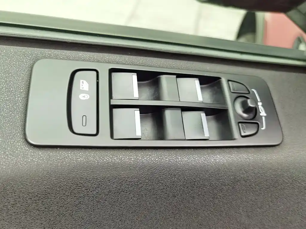 Land Rover Discovery Sport 2018 — фото 9