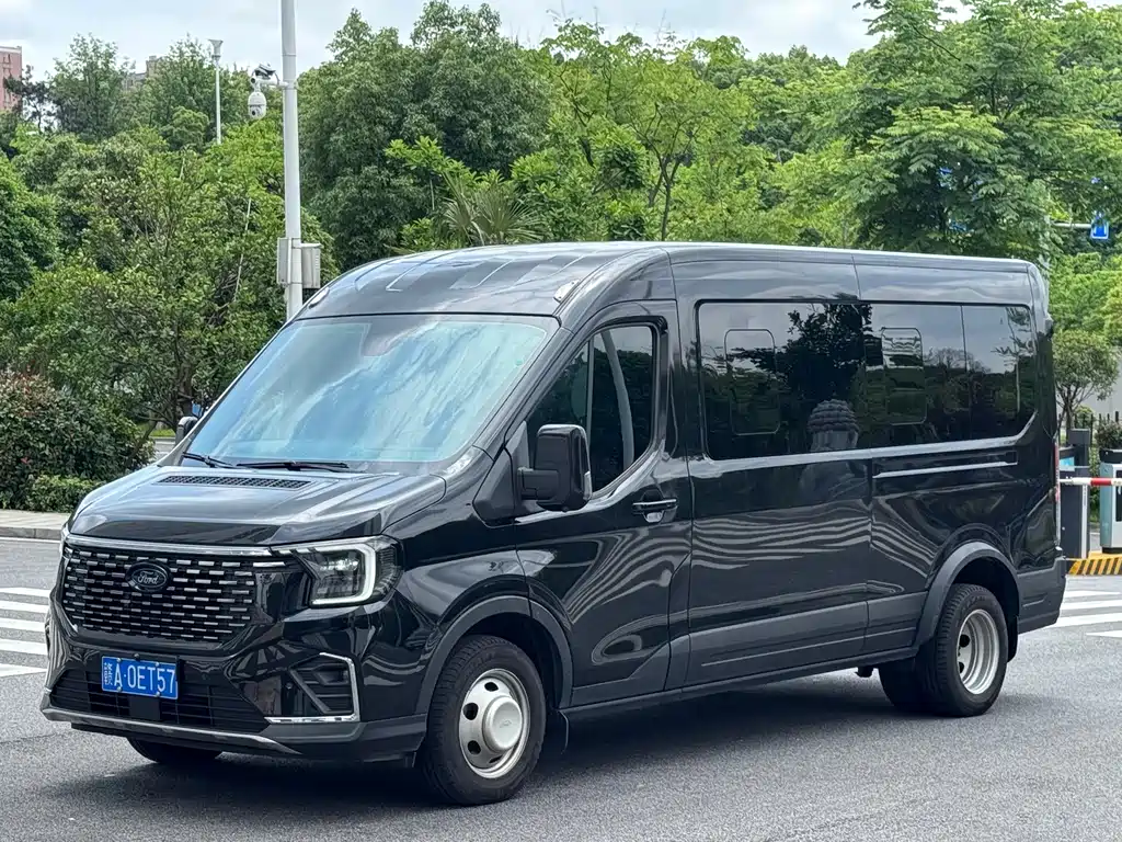 Ford Transit T8 2024 — фото 1