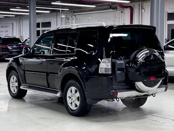 Mitsubishi Pajero 2010