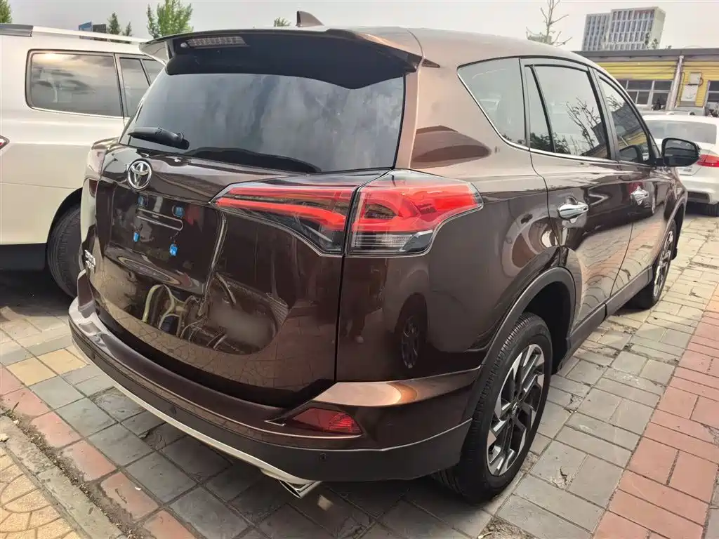 Toyota RAV4 2019 — фото 12
