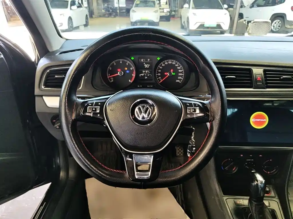 Volkswagen Lavida 2017 — фото 11