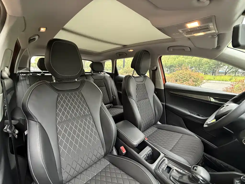 Skoda Karoq 2021 — фото 18