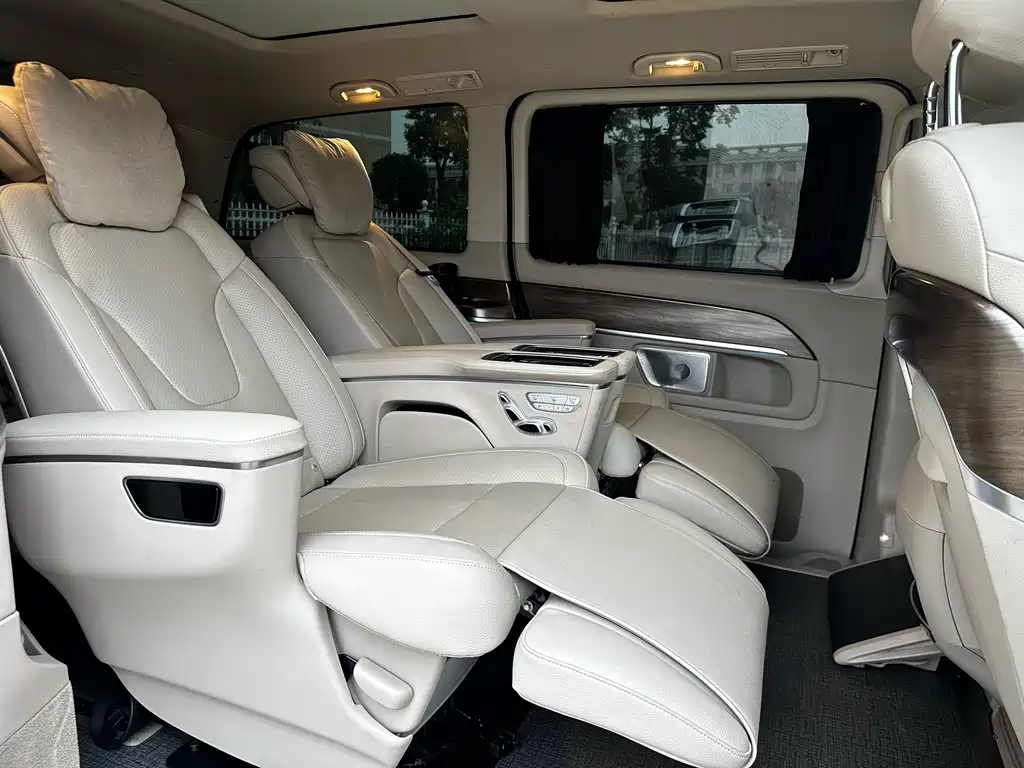 Mercedes-Benz V-Class 2023 — фото 9
