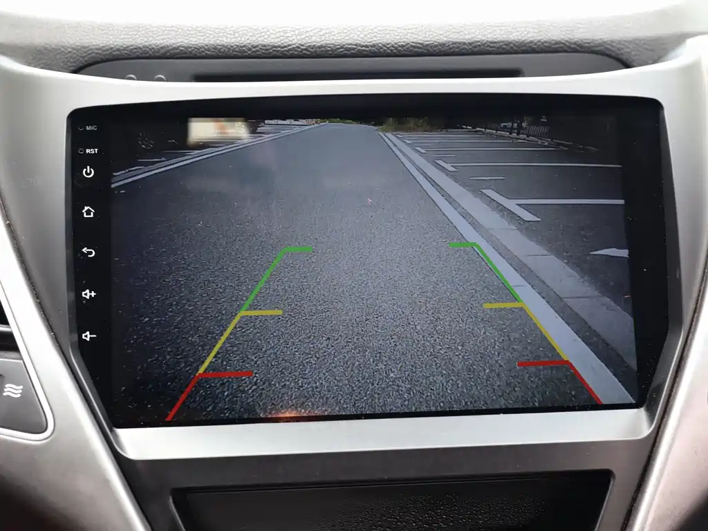 Hyundai Elantra 2016 — фото 9