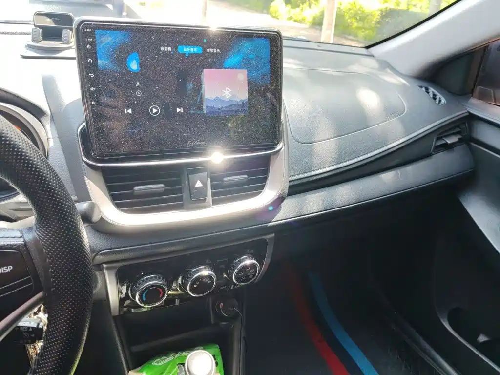 Toyota Yaris L 2022 — фото 10