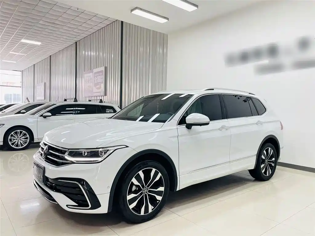 Volkswagen Tiguan L 2025 — фото 1