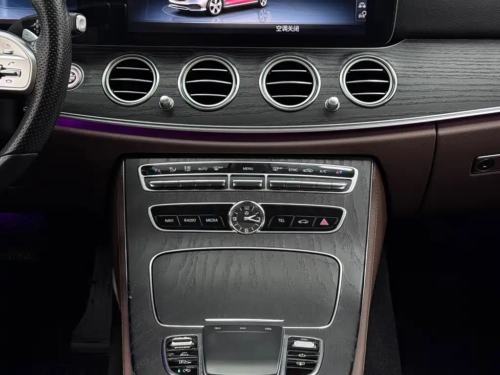 Mercedes-Benz E-Class 2019 — фото 18