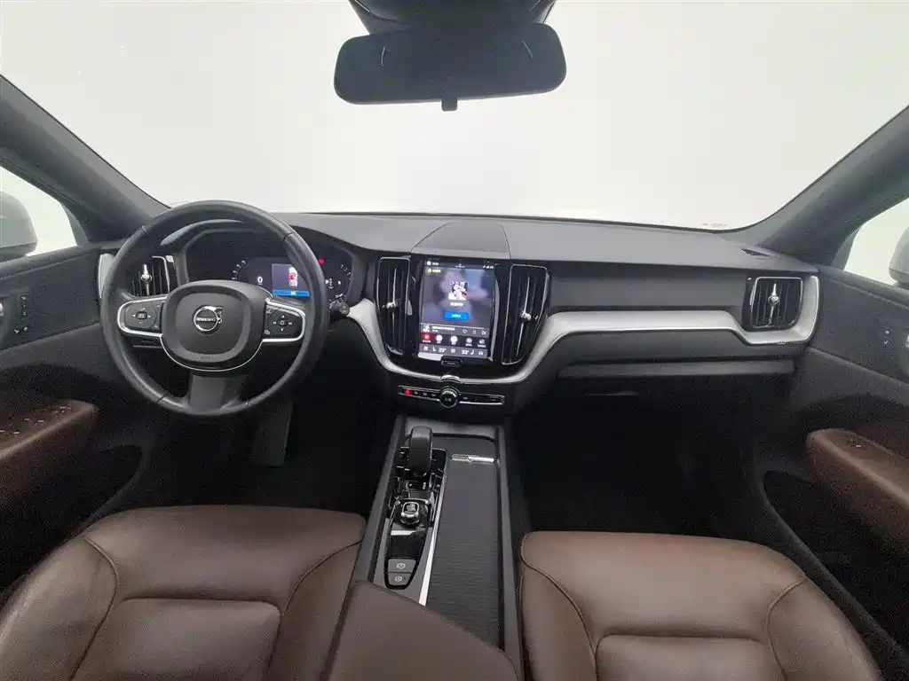 Volvo XC60 2023 — фото 5