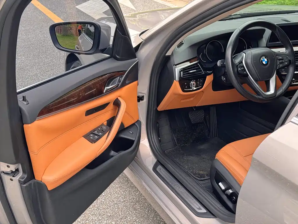 BMW 5 Series 2018 — фото 12