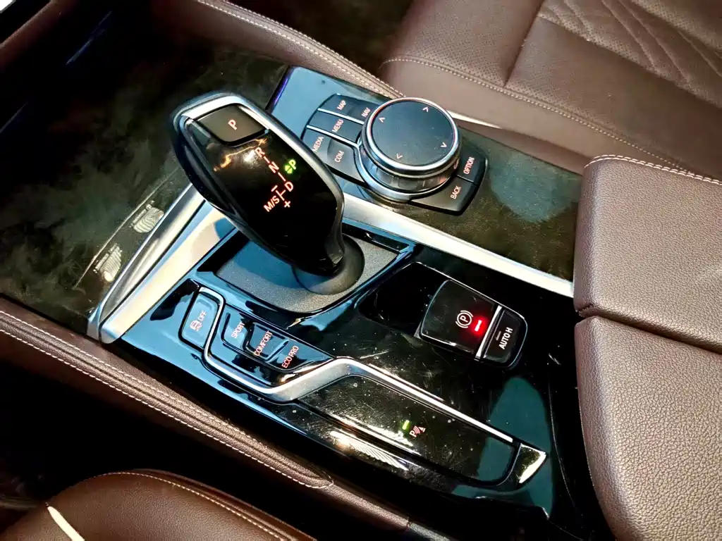 BMW 5 Series 2024 — фото 13