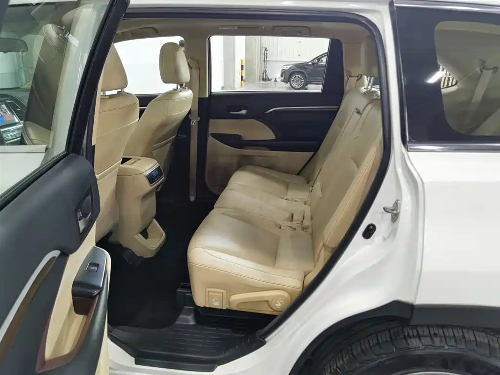 Toyota Highlander 2015 — фото 15