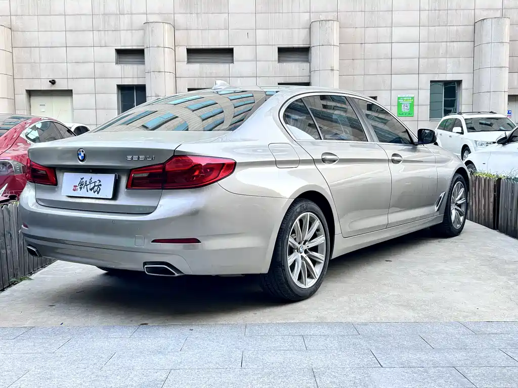 BMW 5 Series 2018 — фото 3