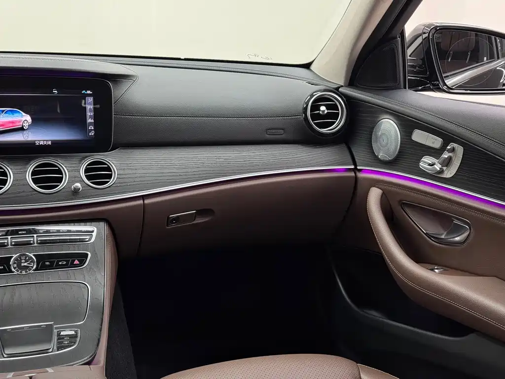 Mercedes-Benz E-Class 2019 — фото 19