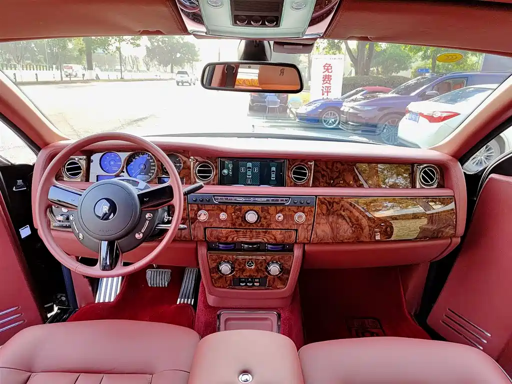 Rolls-Royce Phantom 2014 — фото 10