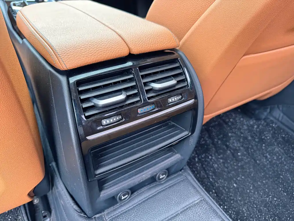 BMW 5 Series 2018 — фото 14