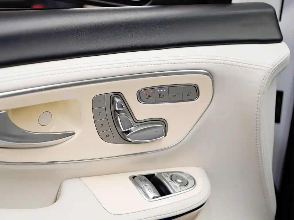 Mercedes-Benz V-Class 2020 — фото 13