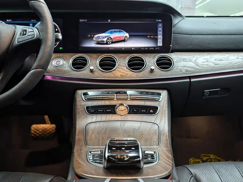 Mercedes-Benz E-Class 2017 — фото 28