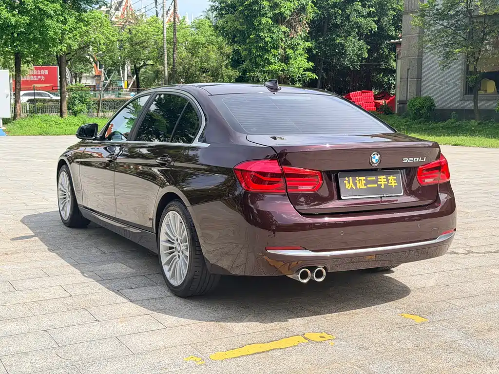 BMW 3 Series 2018 — фото 14