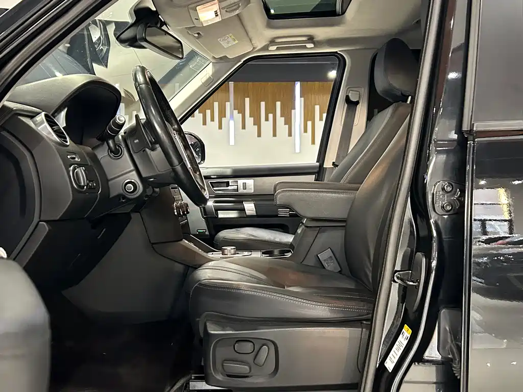Land Rover Discovery 2017 — фото 11