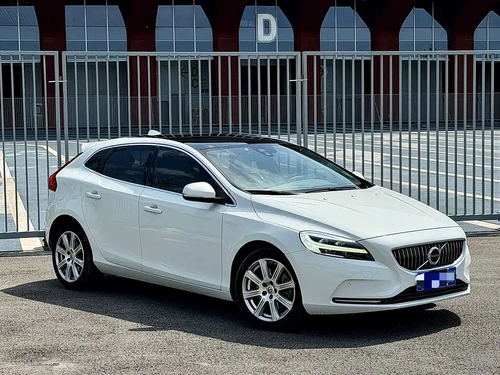 Volvo V40 2017 — фото 3