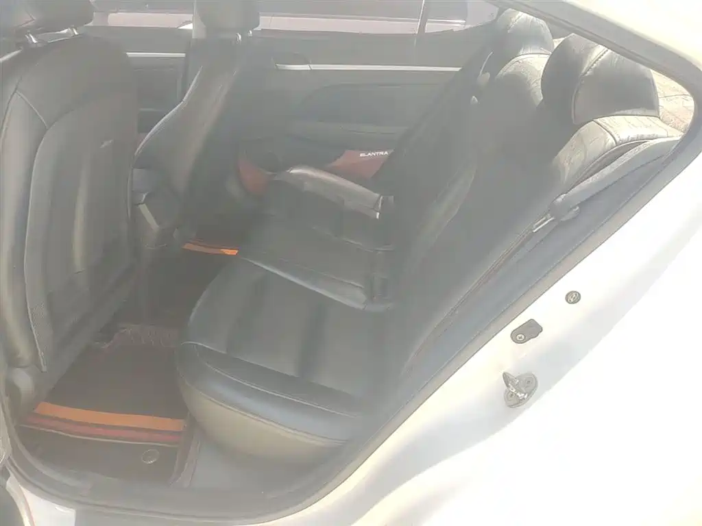 Hyundai Elantra 2019 — фото 17