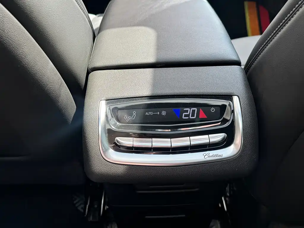 Cadillac XT6 2022 — фото 14