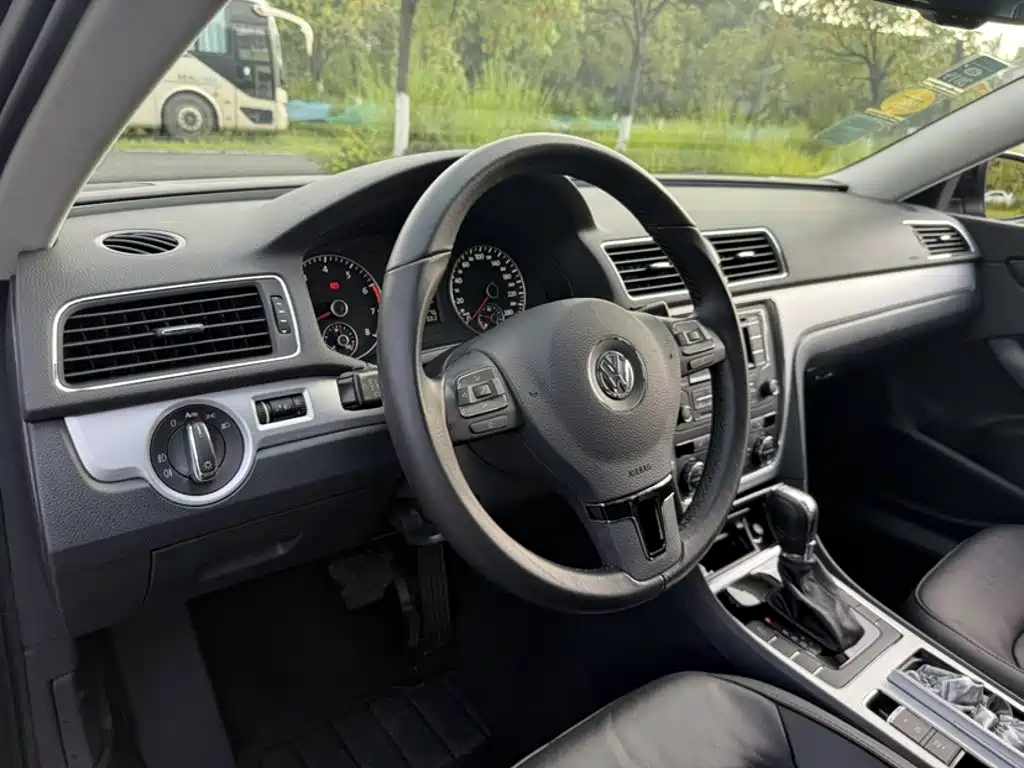 Volkswagen Passat 2015 — фото 12