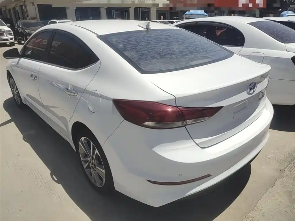 Hyundai Elantra 2019 — фото 5