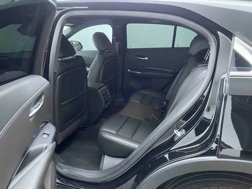 Cadillac XT4 2022 — фото 14