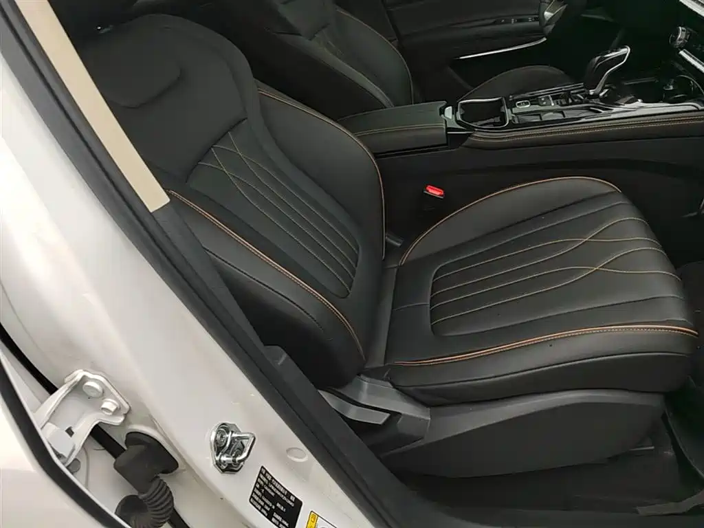 Bestune T77 2022 — фото 25