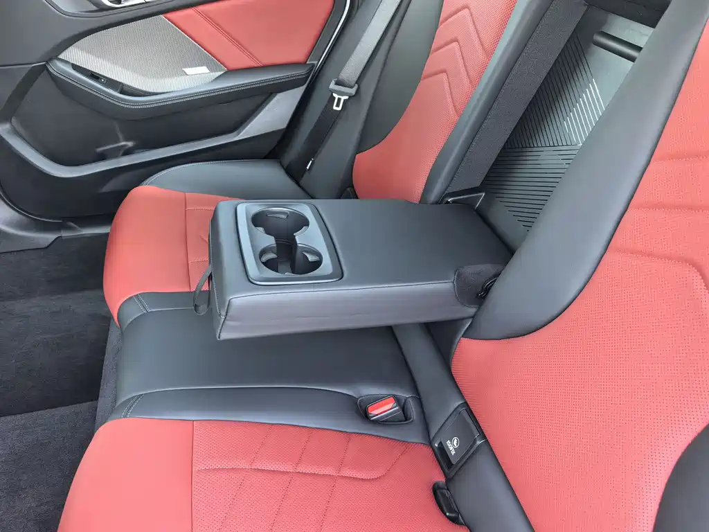 BMW 2 Series 2025 — фото 11