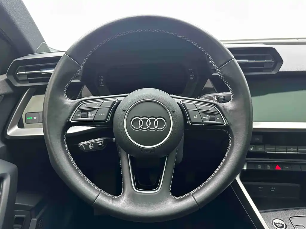 Audi A3 2023 — фото 17