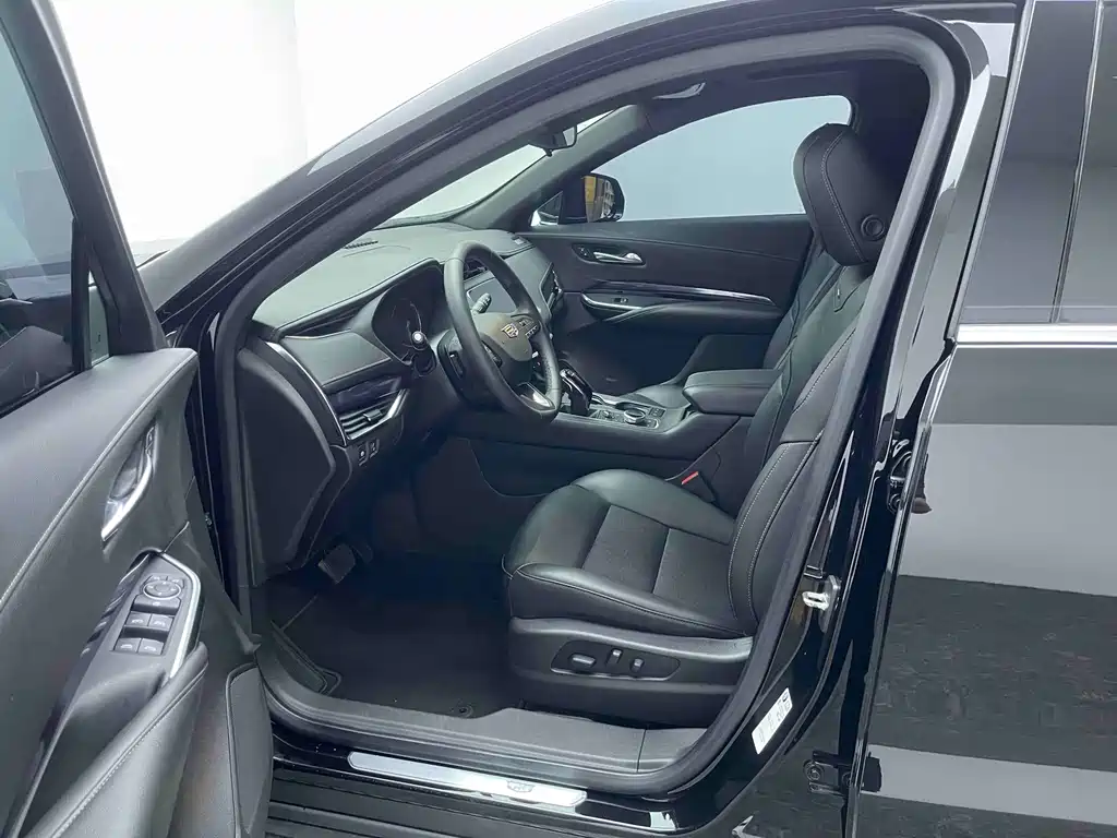 Cadillac XT4 2022 — фото 13