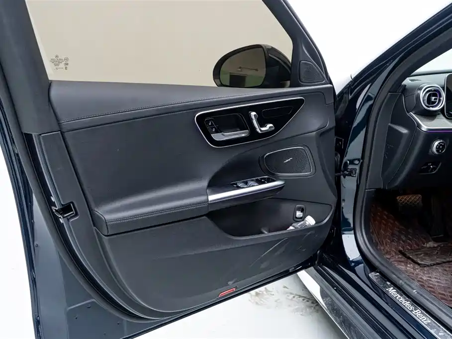 Mercedes-Benz C-Class 2024 — фото 15