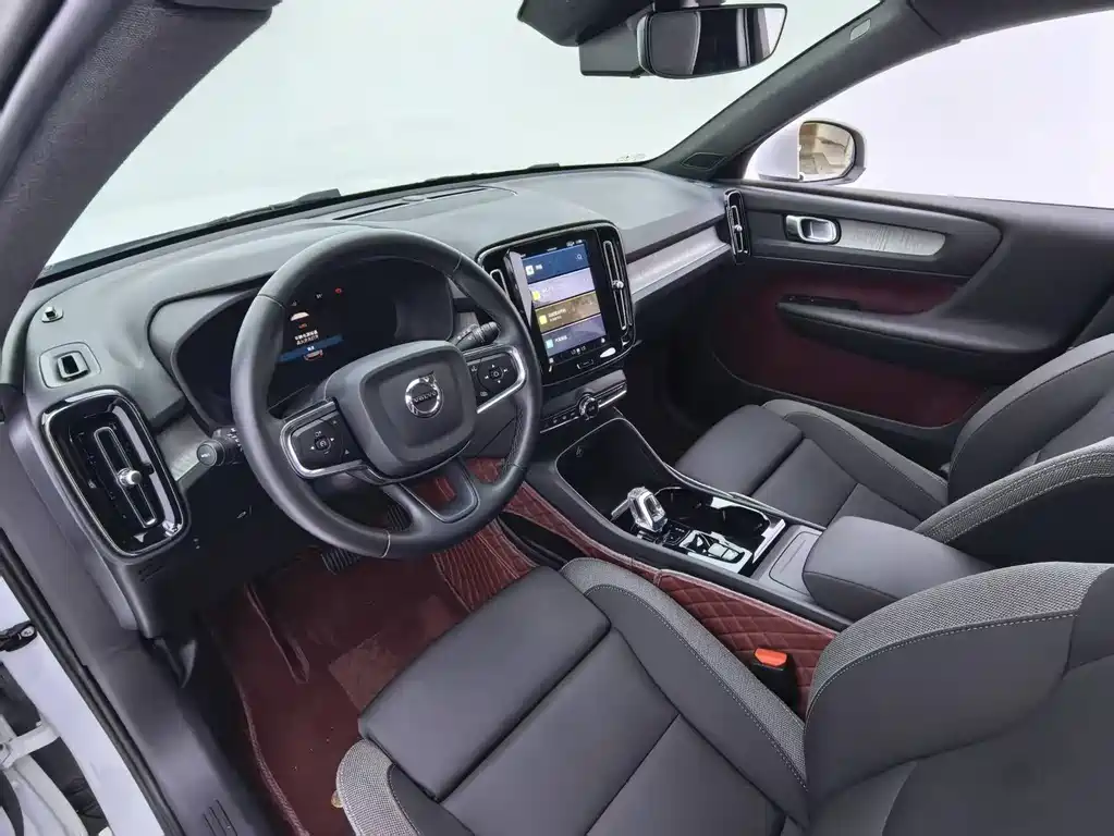 Volvo XC40 2023 — фото 17