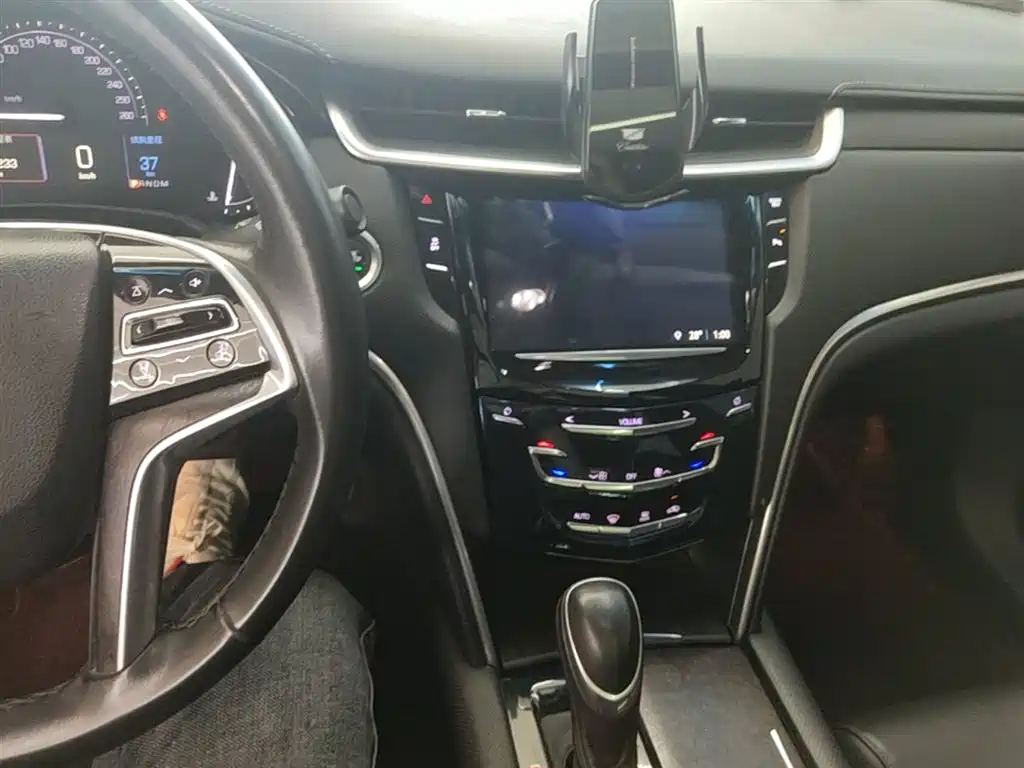 Cadillac XTS 2018 — фото 13