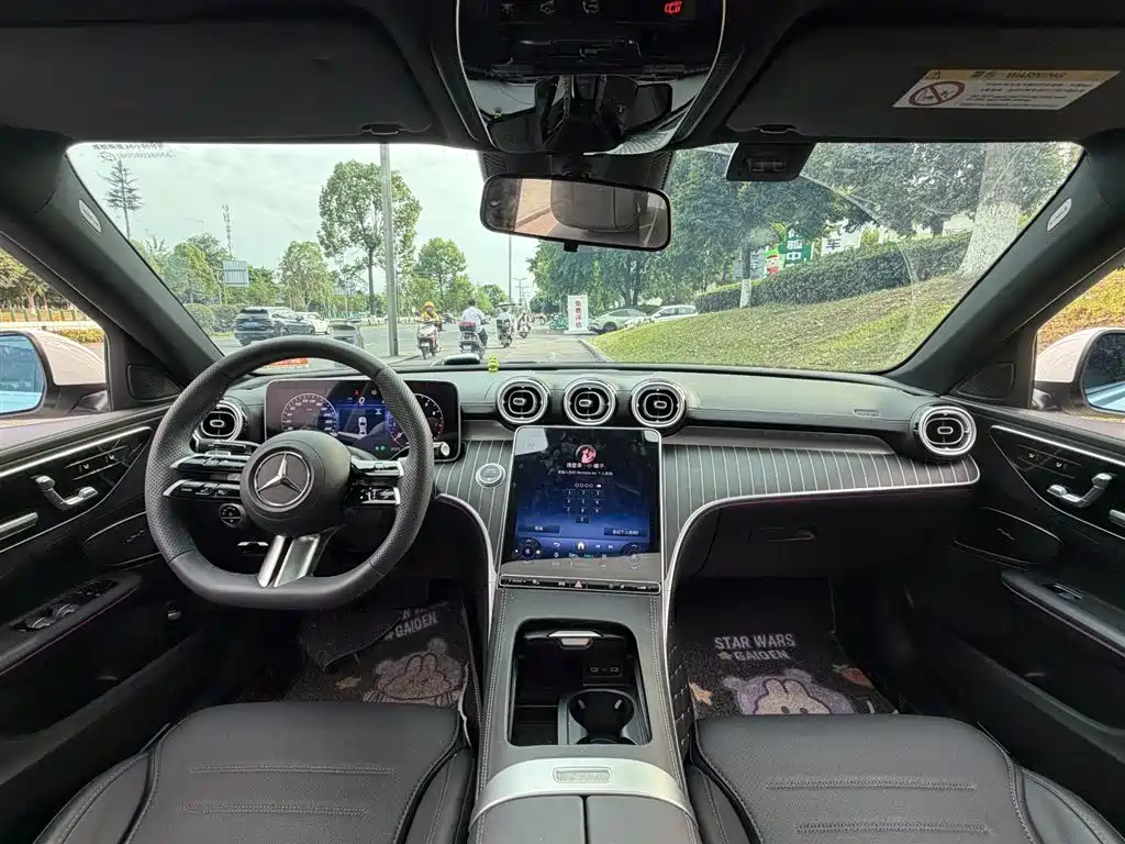 Mercedes-Benz C-Class 2025 — фото 11