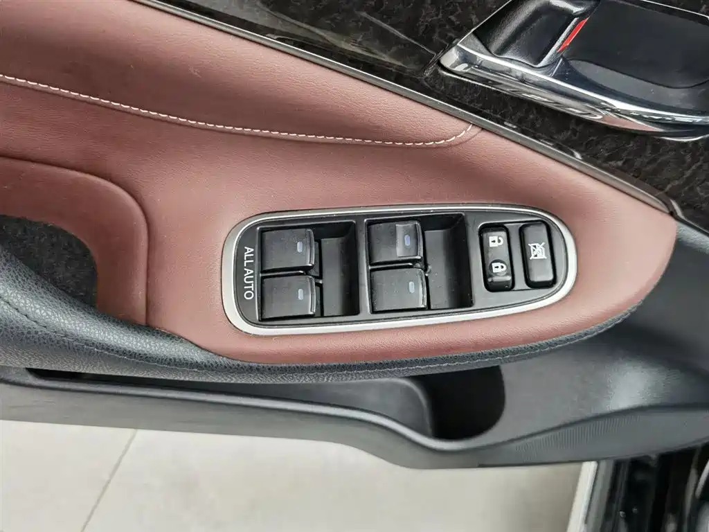 Toyota Crown 2018 — фото 9