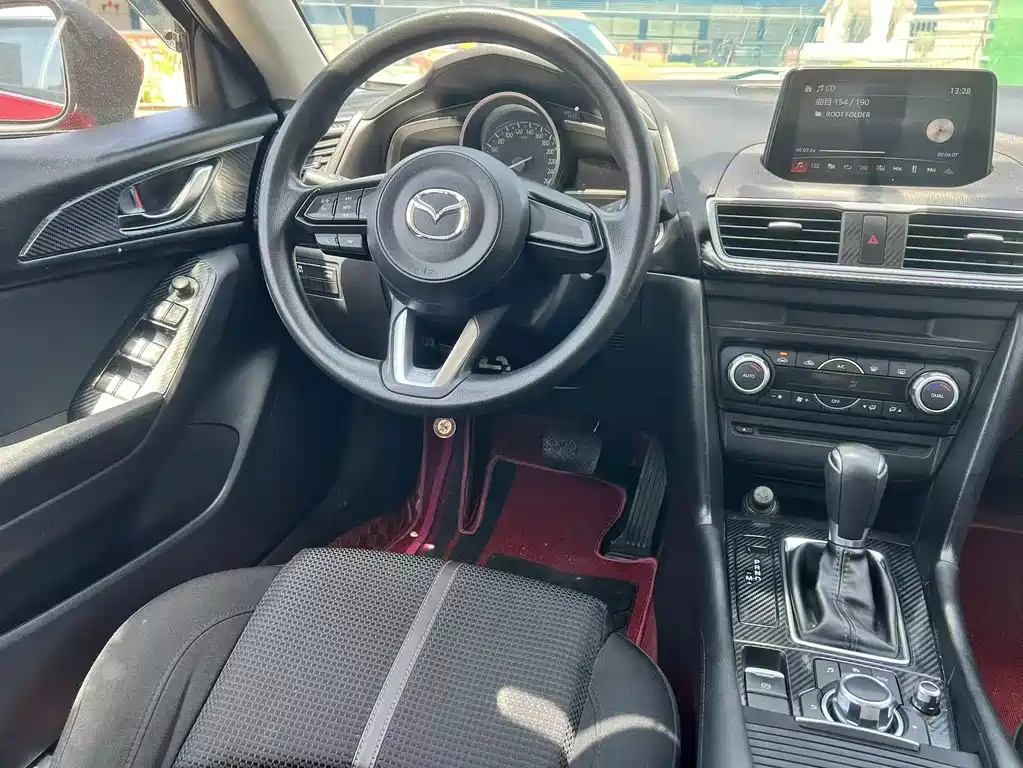 Mazda 3 Axela 2018 — фото 10