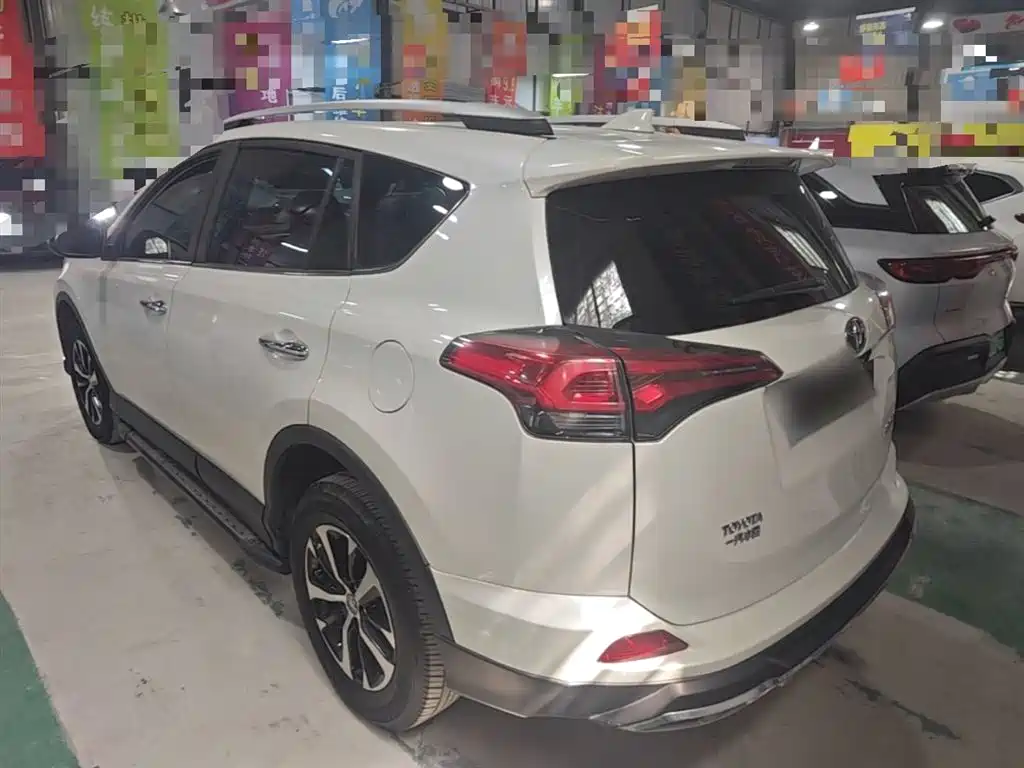 Toyota RAV4 2019 — фото 5