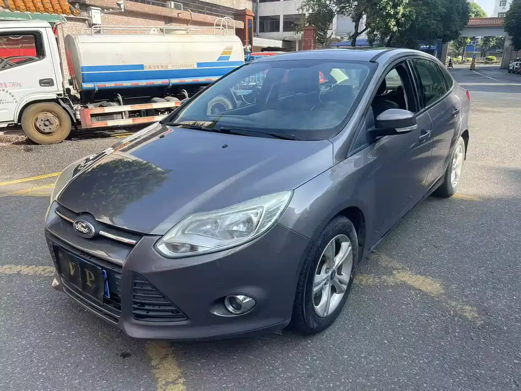 Ford Focus 2013 — фото 1
