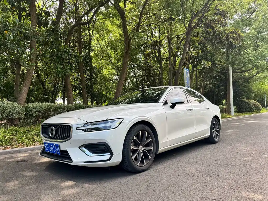 Volvo S60 2021 — фото 1