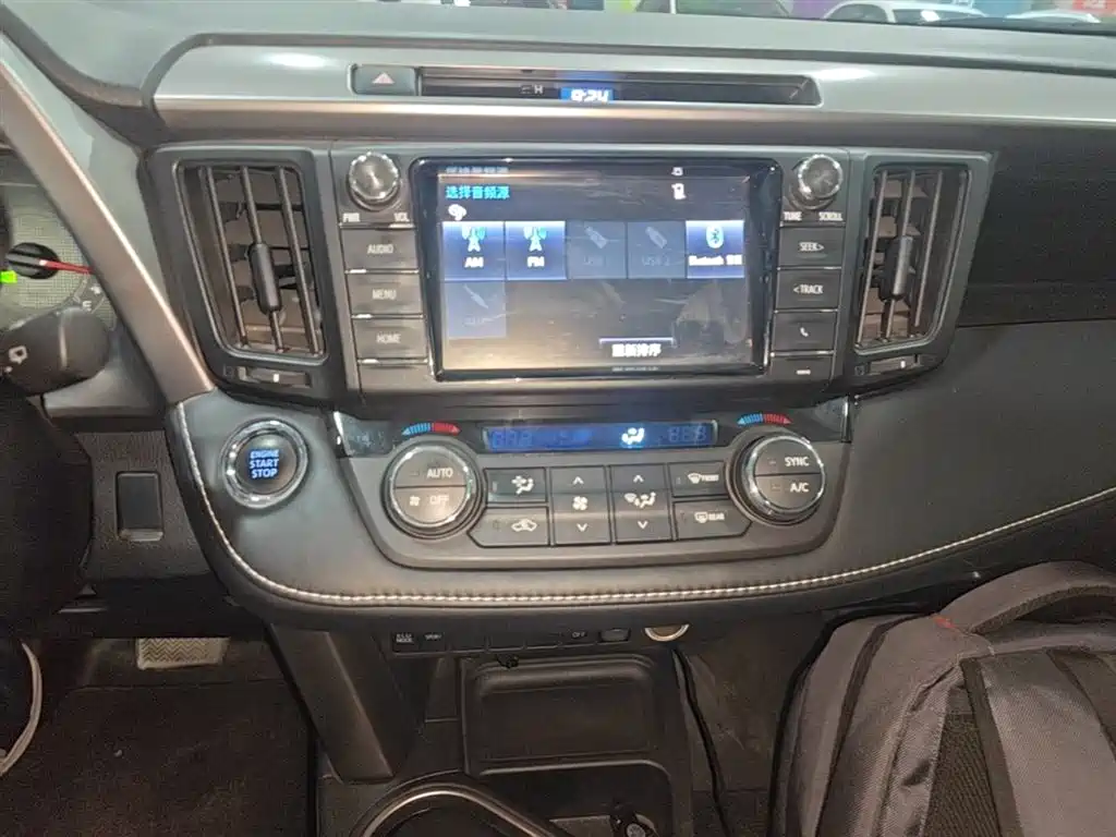 Toyota RAV4 2019 — фото 13